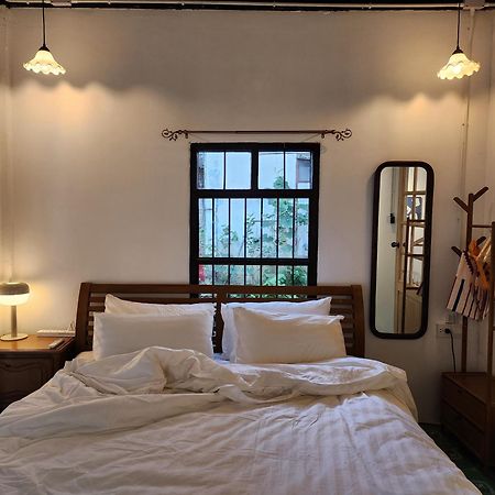 Hostel The Ordinary 8 Surat Thani Exterior foto