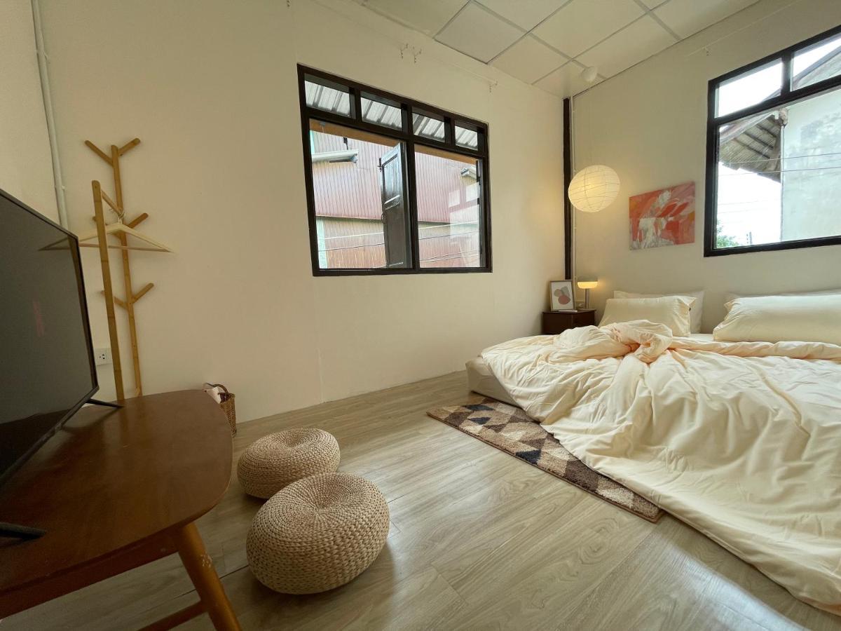 Hostel The Ordinary 8 Surat Thani Exterior foto