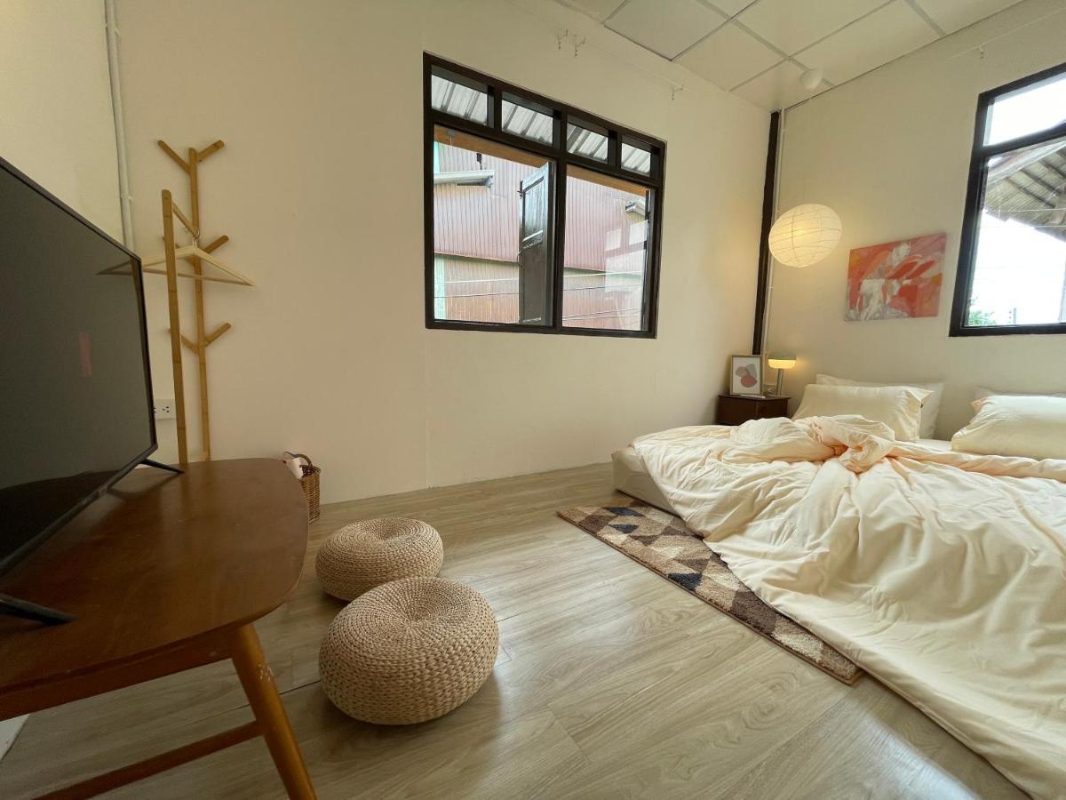Hostel The Ordinary 8 Surat Thani Exterior foto