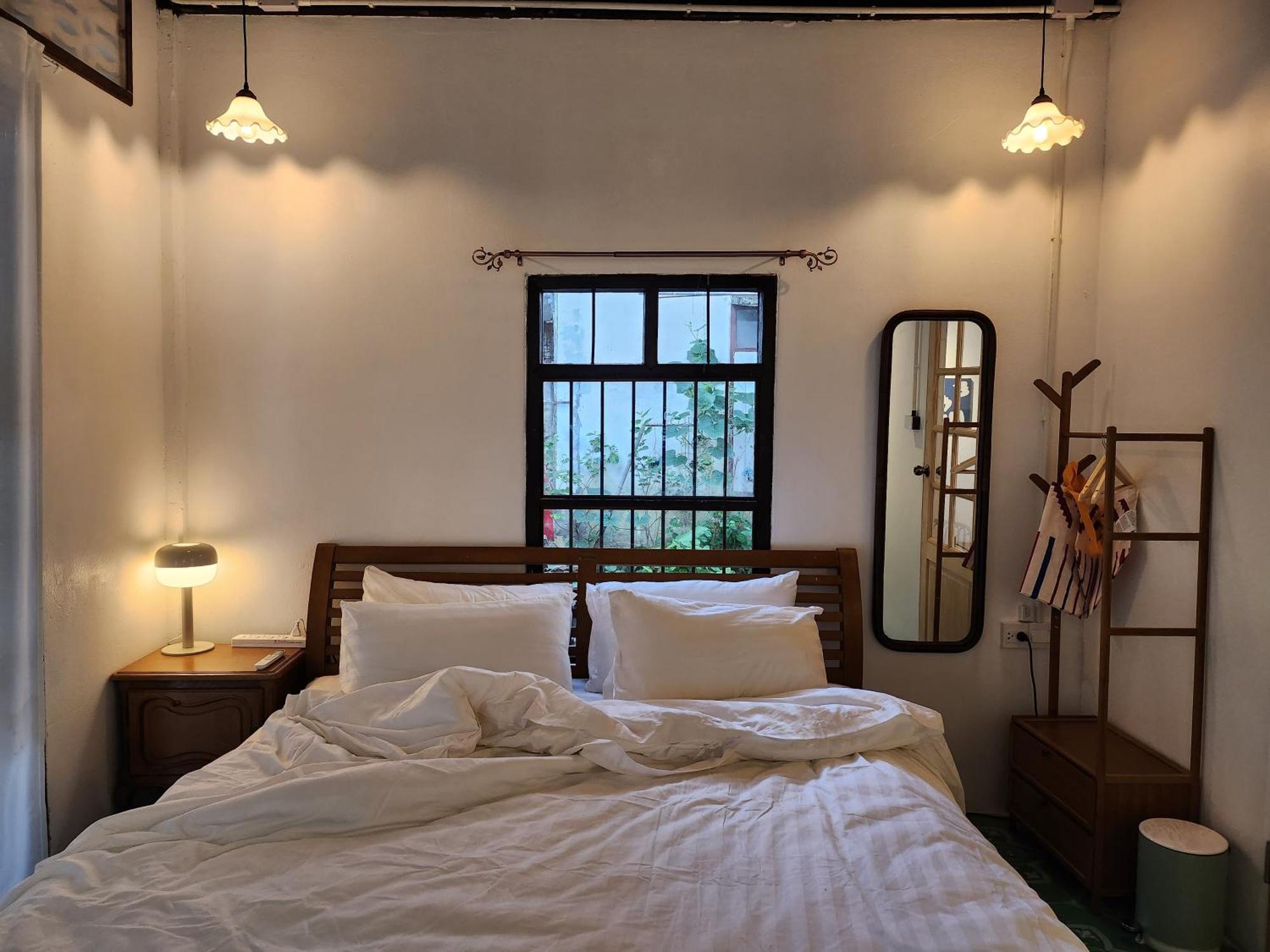 Hostel The Ordinary 8 Surat Thani Exterior foto