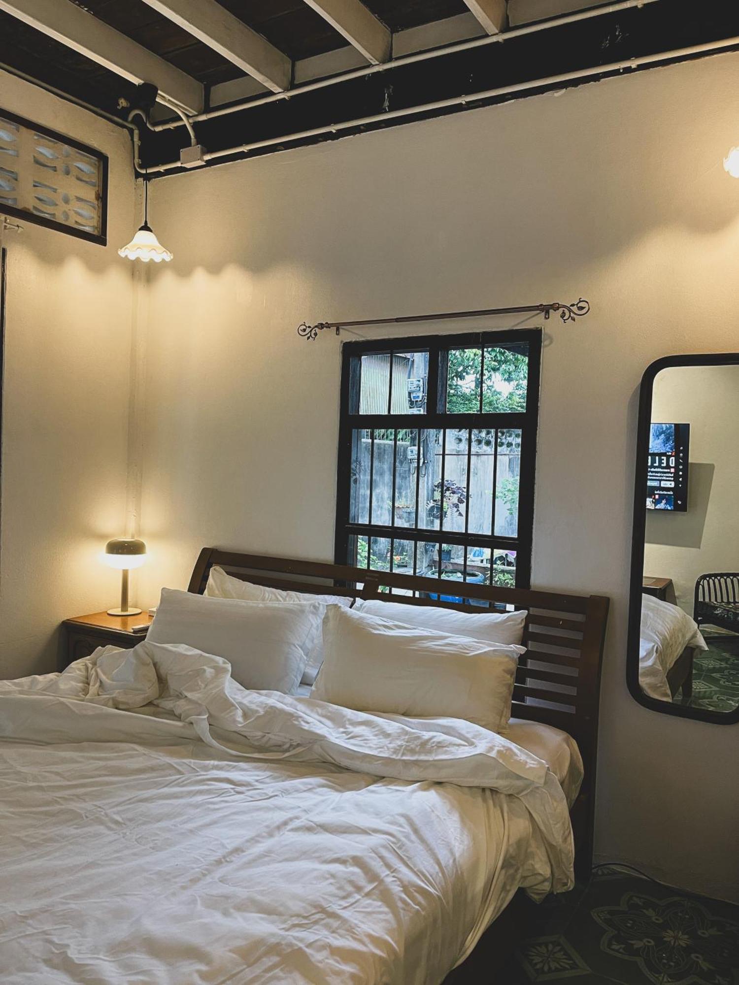 Hostel The Ordinary 8 Surat Thani Exterior foto