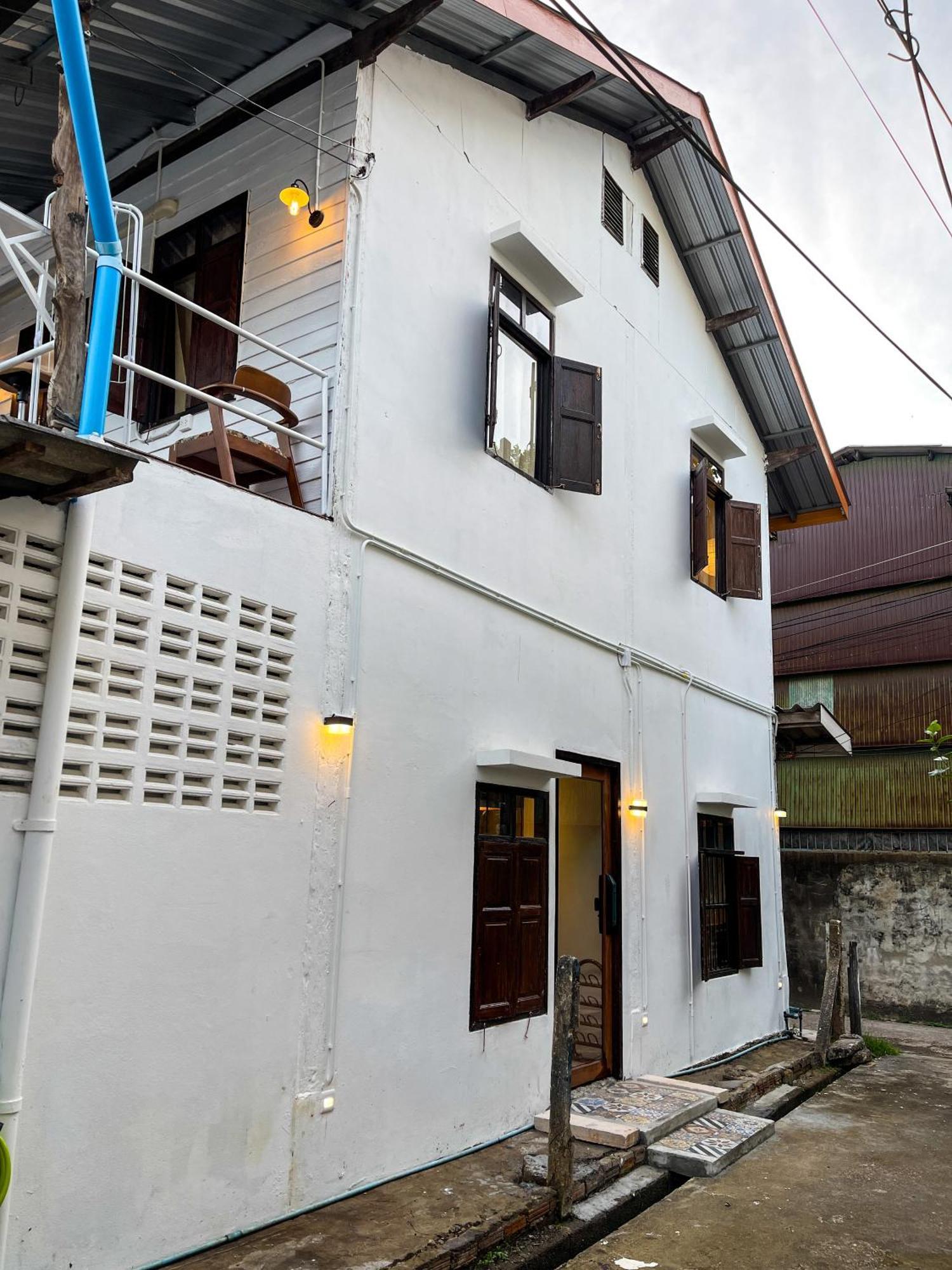 Hostel The Ordinary 8 Surat Thani Exterior foto
