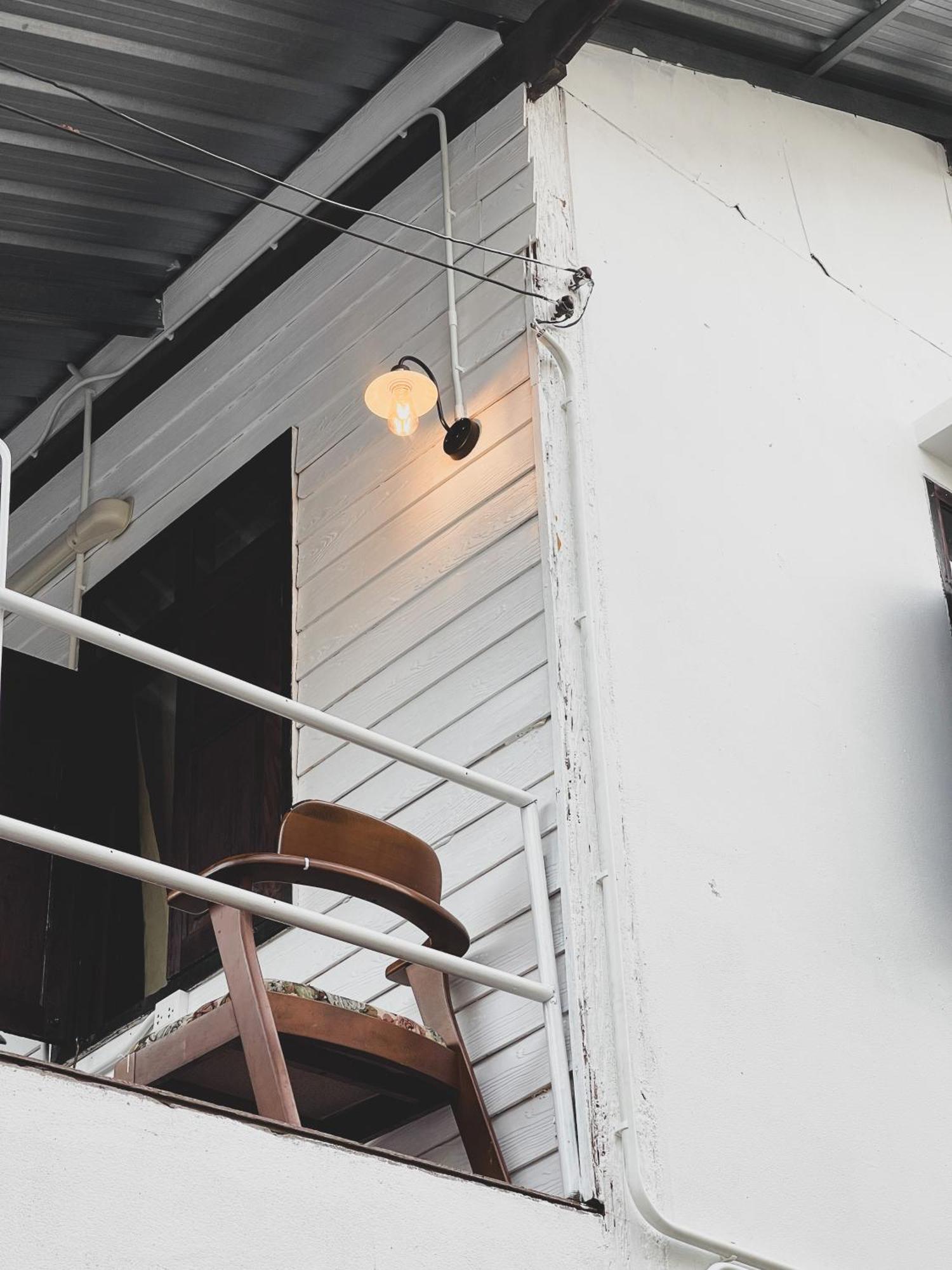 Hostel The Ordinary 8 Surat Thani Exterior foto