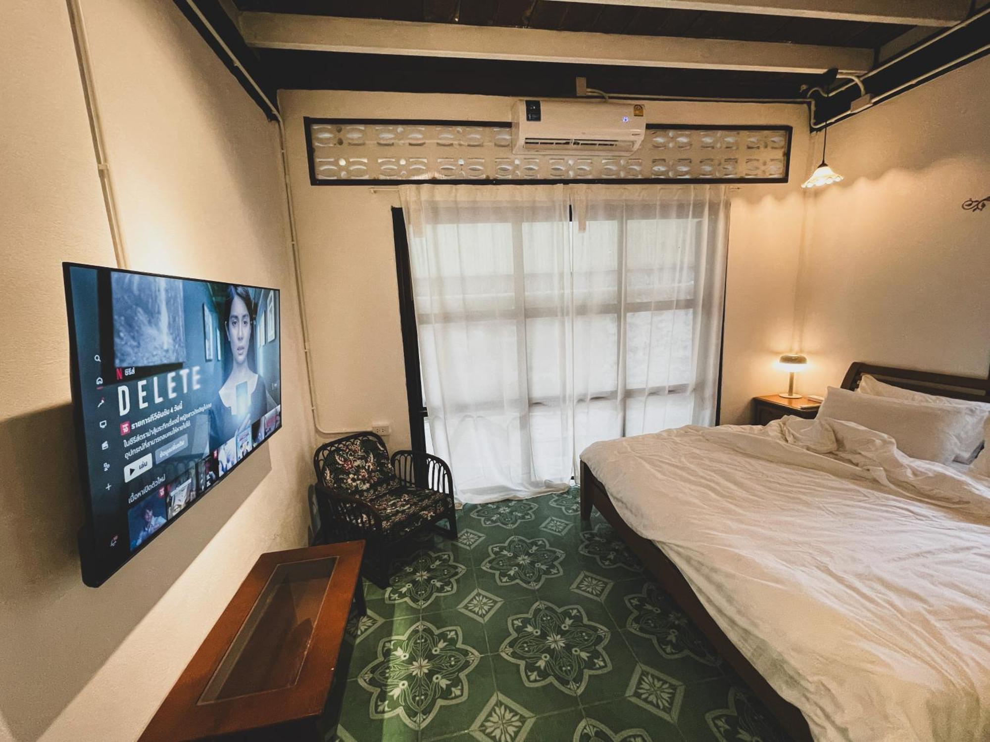 Hostel The Ordinary 8 Surat Thani Exterior foto