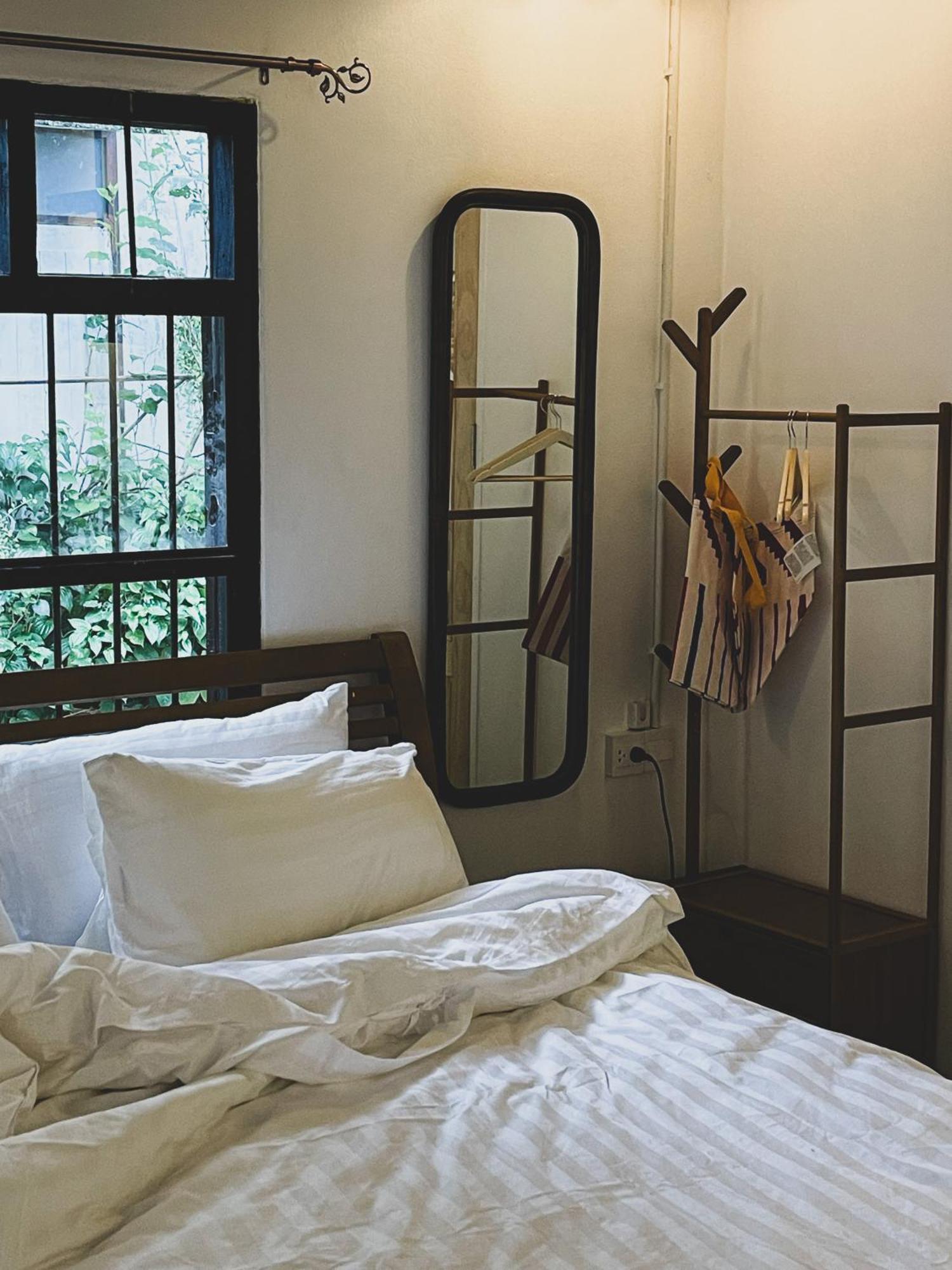 Hostel The Ordinary 8 Surat Thani Exterior foto